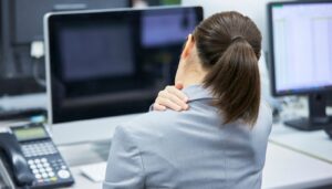 Dolor Cervical por Estrés: Un Enfoque Integral desde Nuestra Consulta Quiropráctica en Barcelona